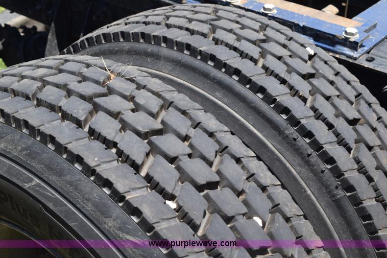 image for item K6135 2006 International 9400i semi truck