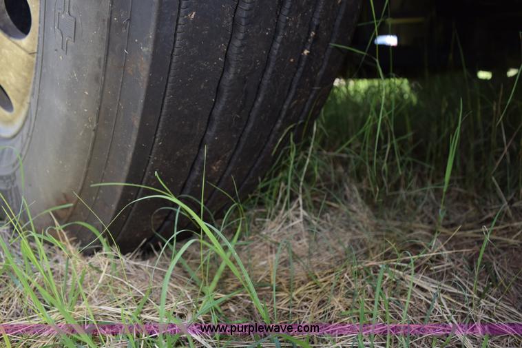 image for item K6135 2006 International 9400i semi truck