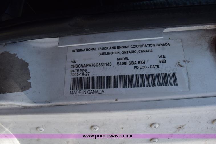 image for item K6135 2006 International 9400i semi truck