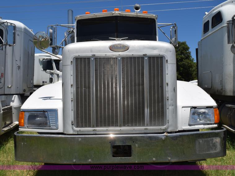 image for item K6136 2000 Peterbilt 377 semi truck