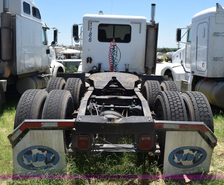 image for item K6136 2000 Peterbilt 377 semi truck
