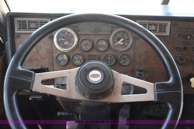 image for item K6136 2000 Peterbilt 377 semi truck