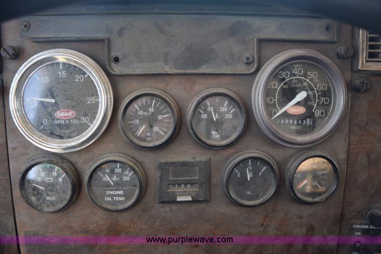 image for item K6136 2000 Peterbilt 377 semi truck