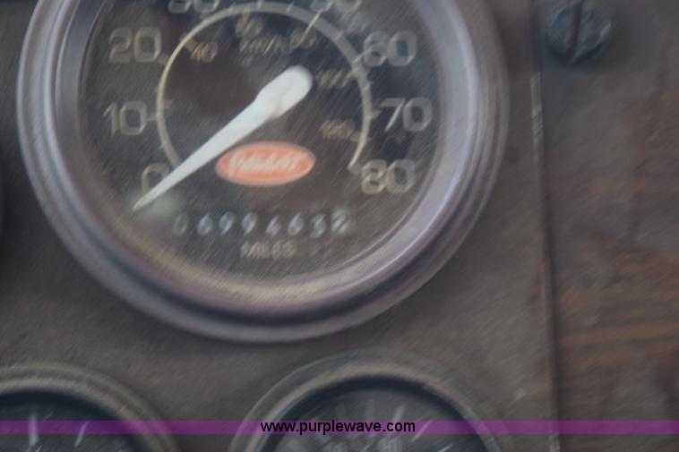 image for item K6136 2000 Peterbilt 377 semi truck