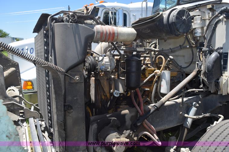 image for item K6136 2000 Peterbilt 377 semi truck