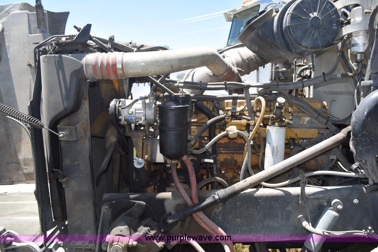 image for item K6136 2000 Peterbilt 377 semi truck