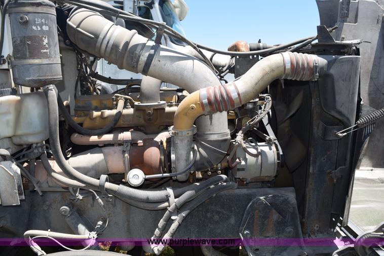 image for item K6136 2000 Peterbilt 377 semi truck