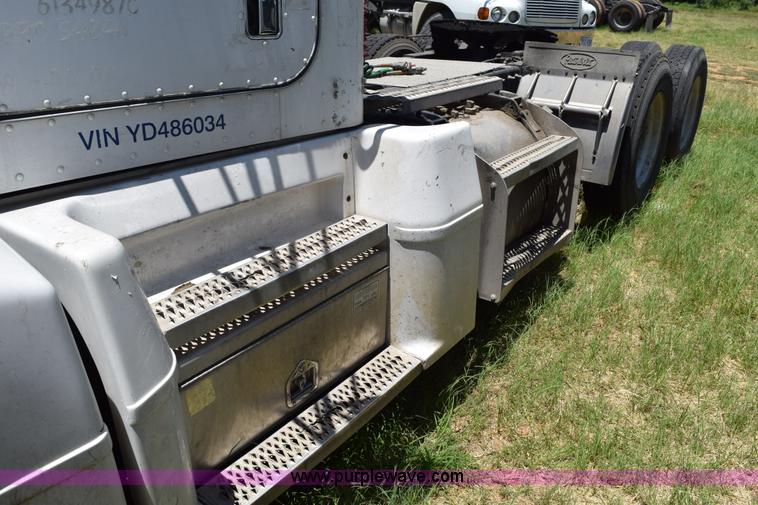 image for item K6136 2000 Peterbilt 377 semi truck
