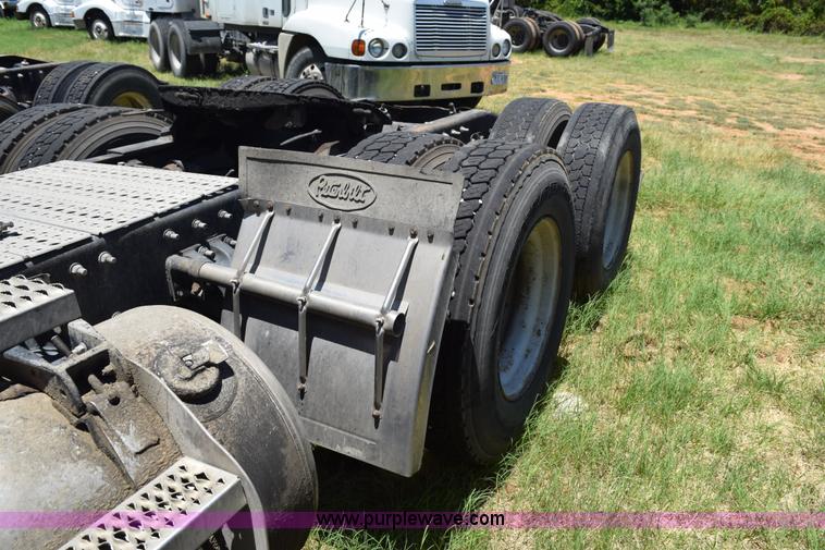 image for item K6136 2000 Peterbilt 377 semi truck