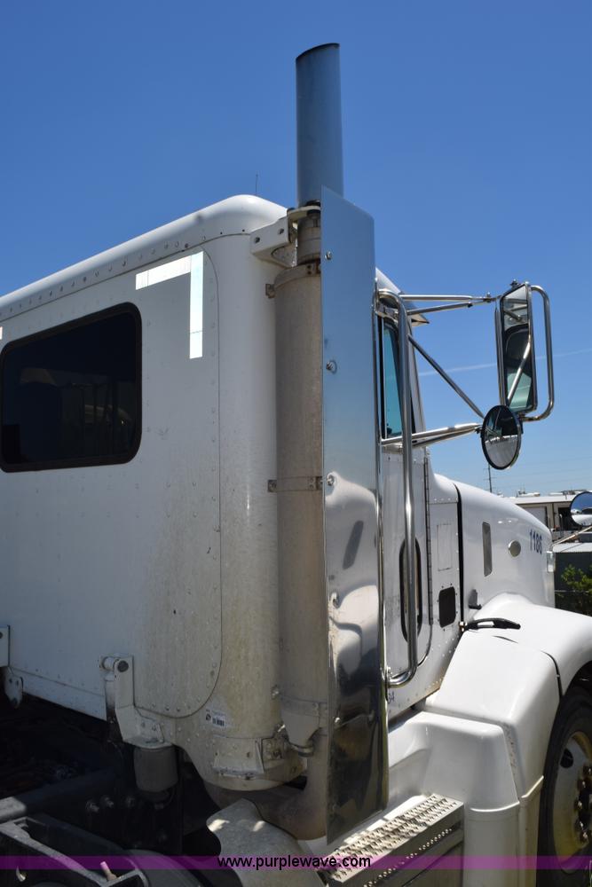 image for item K6136 2000 Peterbilt 377 semi truck