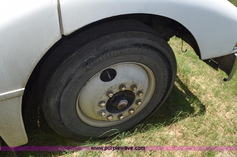 image for item K6136 2000 Peterbilt 377 semi truck