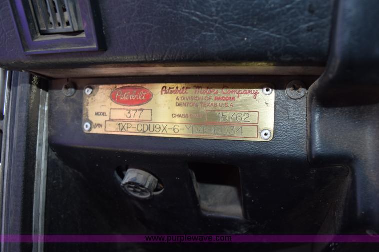 image for item K6136 2000 Peterbilt 377 semi truck
