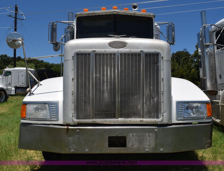 image for item K6137 1999 Peterbilt 377 semi truck