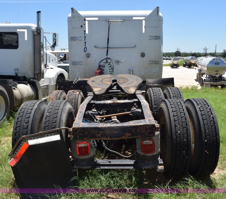 image for item K6137 1999 Peterbilt 377 semi truck