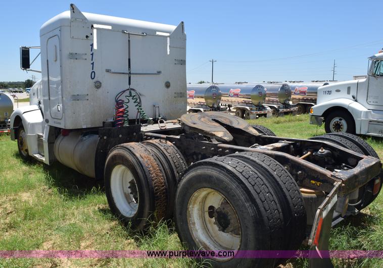 image for item K6137 1999 Peterbilt 377 semi truck