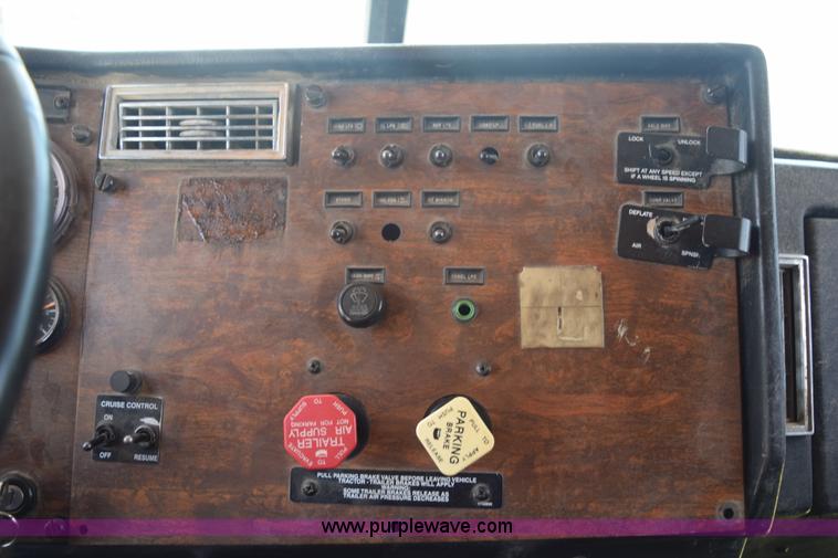 image for item K6137 1999 Peterbilt 377 semi truck