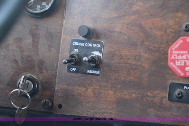 image for item K6137 1999 Peterbilt 377 semi truck