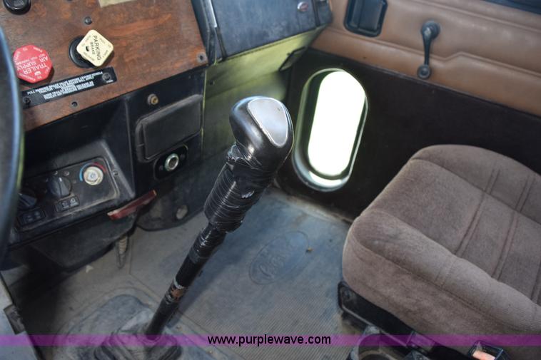 image for item K6137 1999 Peterbilt 377 semi truck