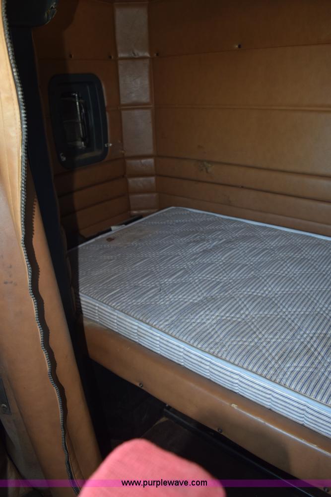 image for item K6137 1999 Peterbilt 377 semi truck