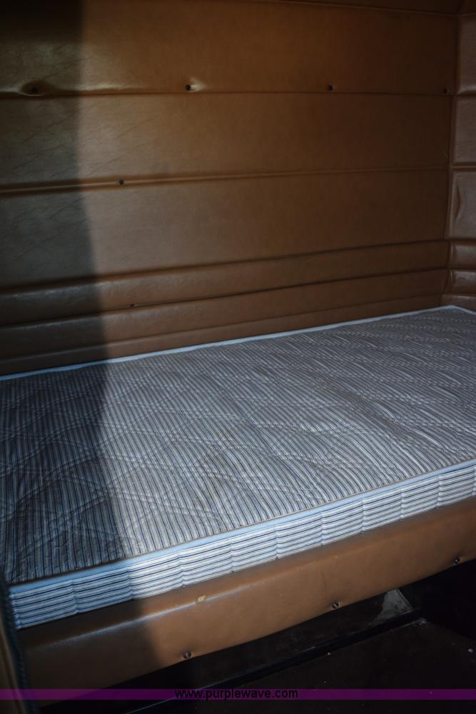 image for item K6137 1999 Peterbilt 377 semi truck