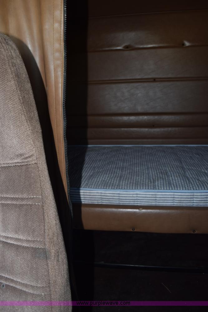 image for item K6137 1999 Peterbilt 377 semi truck