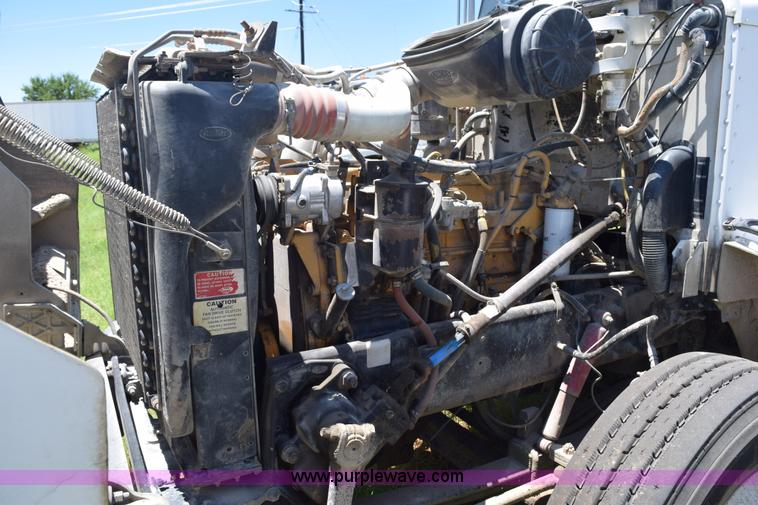 image for item K6137 1999 Peterbilt 377 semi truck