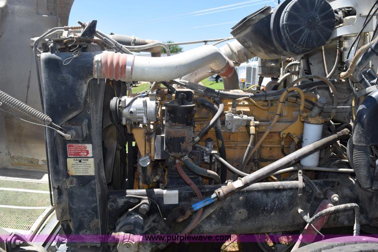 image for item K6137 1999 Peterbilt 377 semi truck