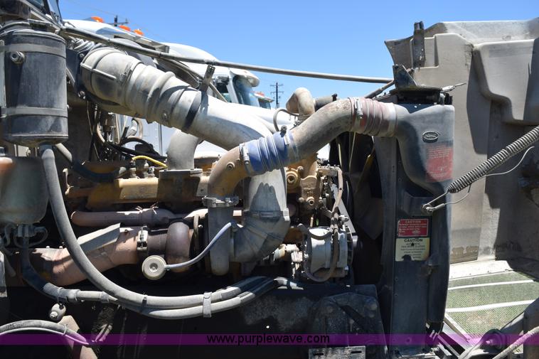 image for item K6137 1999 Peterbilt 377 semi truck