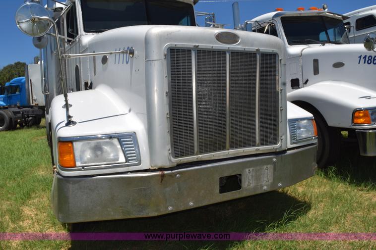 image for item K6137 1999 Peterbilt 377 semi truck