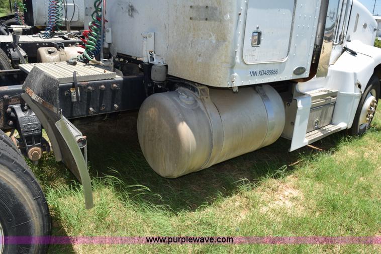 image for item K6137 1999 Peterbilt 377 semi truck