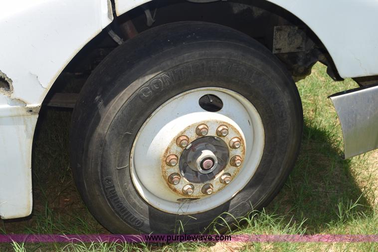 image for item K6137 1999 Peterbilt 377 semi truck