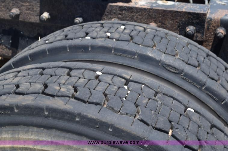 image for item K6137 1999 Peterbilt 377 semi truck