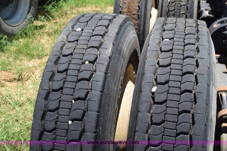 image for item K6137 1999 Peterbilt 377 semi truck