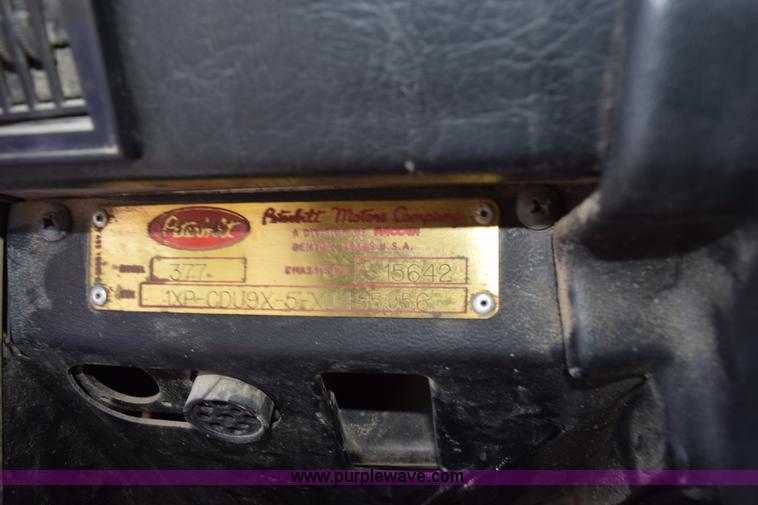 image for item K6137 1999 Peterbilt 377 semi truck