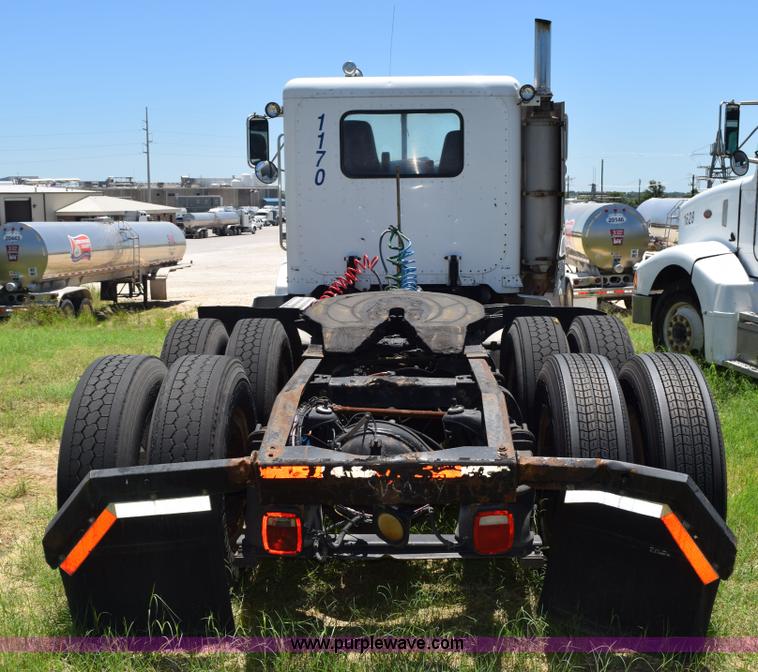 image for item K6138 2000 Peterbilt 377 semi truck