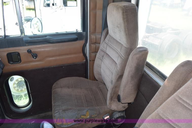 image for item K6138 2000 Peterbilt 377 semi truck