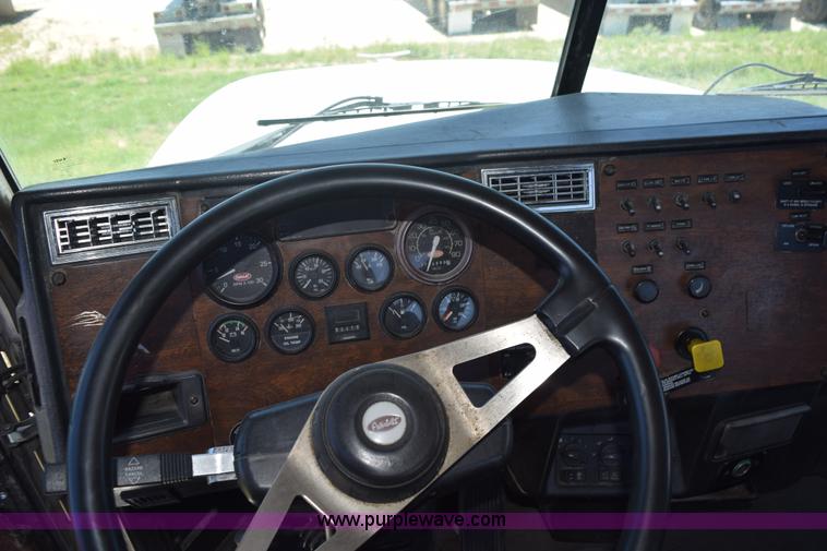 image for item K6138 2000 Peterbilt 377 semi truck