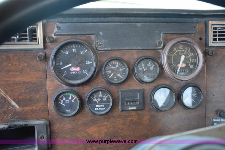 image for item K6138 2000 Peterbilt 377 semi truck