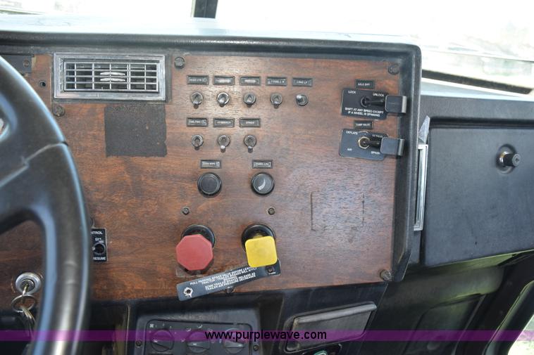 image for item K6138 2000 Peterbilt 377 semi truck