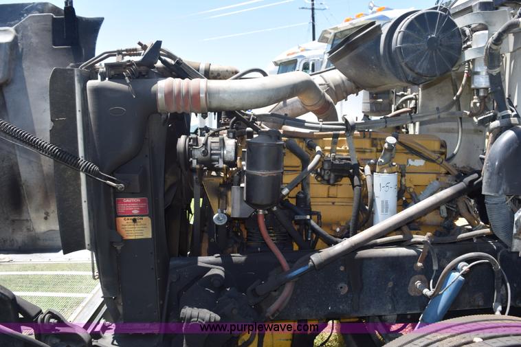 image for item K6138 2000 Peterbilt 377 semi truck