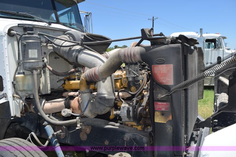 image for item K6138 2000 Peterbilt 377 semi truck