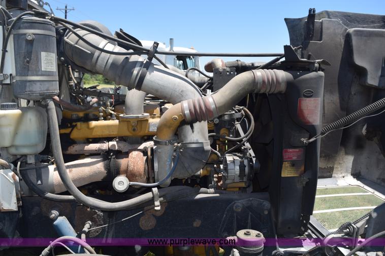 image for item K6138 2000 Peterbilt 377 semi truck