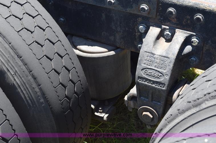 image for item K6138 2000 Peterbilt 377 semi truck