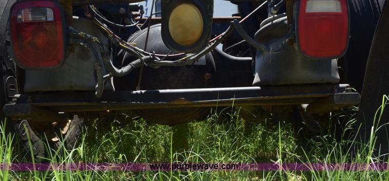 image for item K6138 2000 Peterbilt 377 semi truck