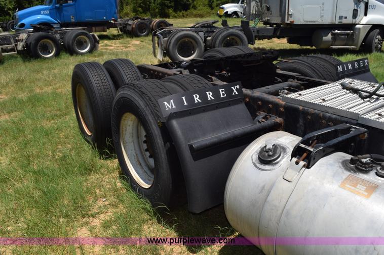 image for item K6138 2000 Peterbilt 377 semi truck