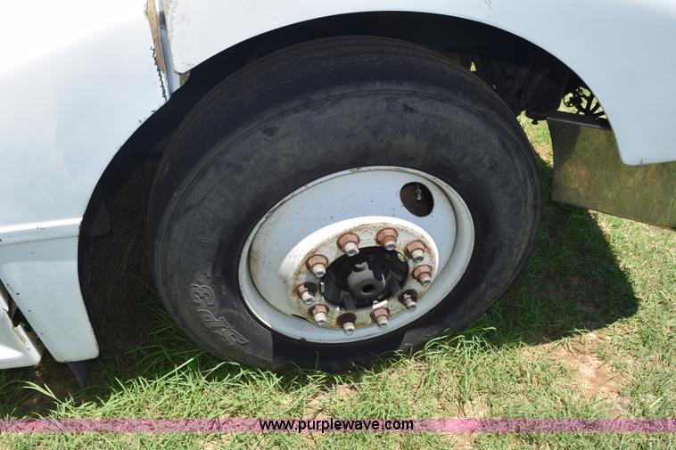 image for item K6138 2000 Peterbilt 377 semi truck