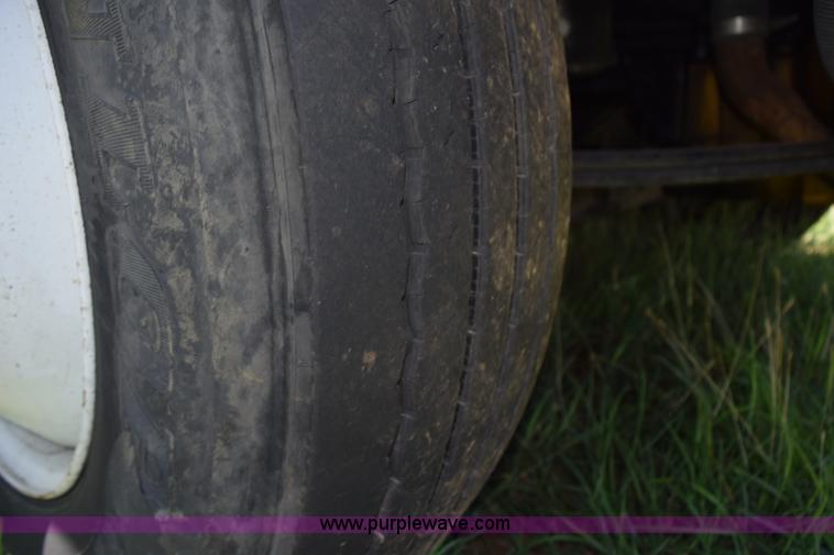 image for item K6138 2000 Peterbilt 377 semi truck