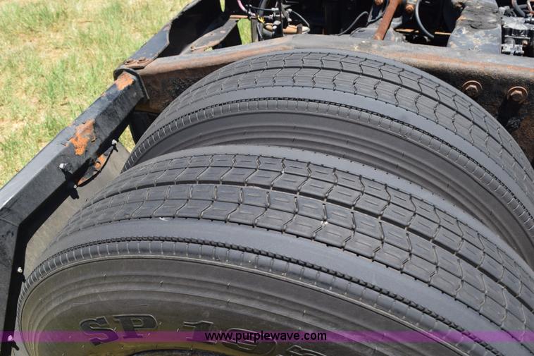 image for item K6138 2000 Peterbilt 377 semi truck