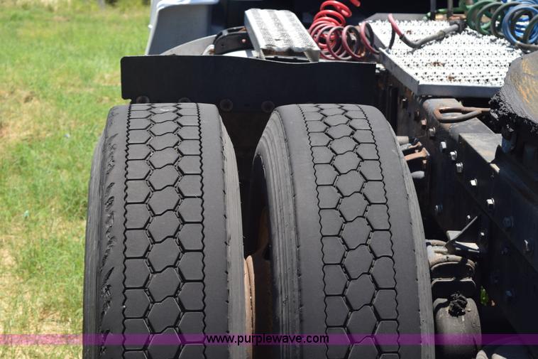 image for item K6138 2000 Peterbilt 377 semi truck