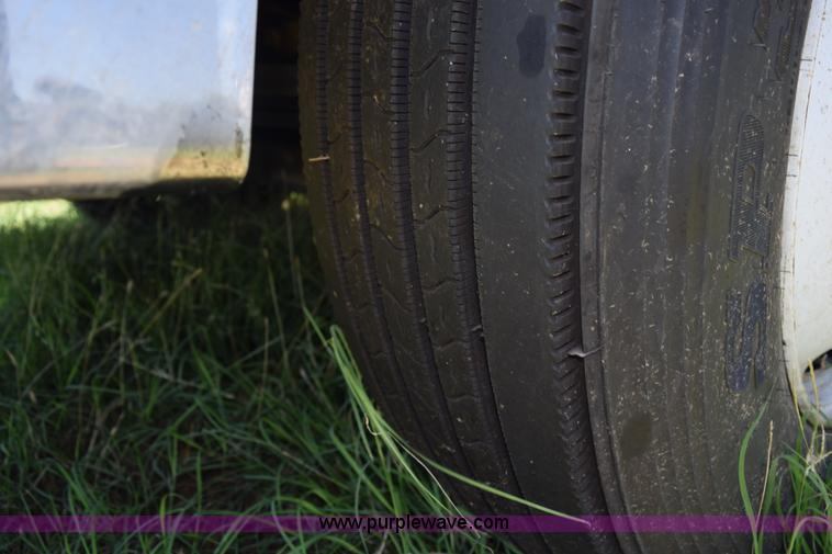 image for item K6138 2000 Peterbilt 377 semi truck